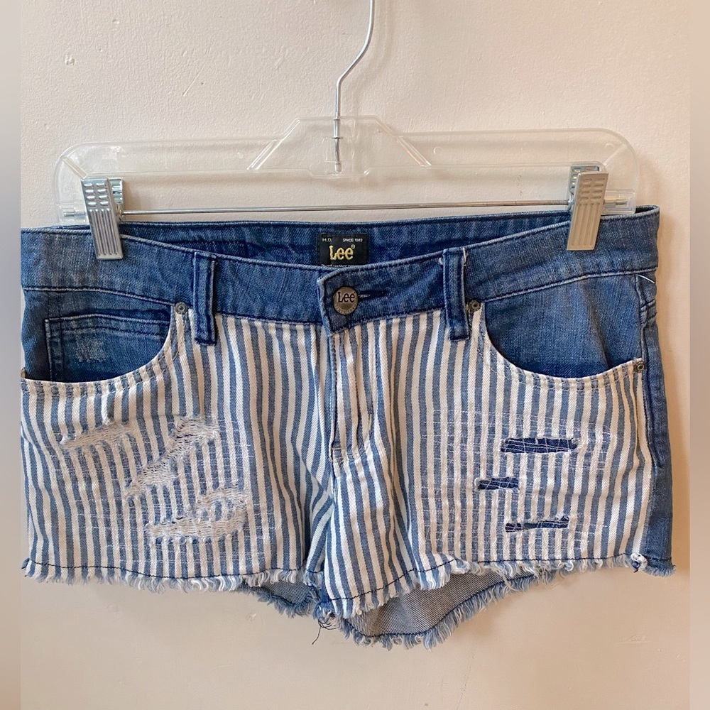 LEE partially pinstriped short shorts